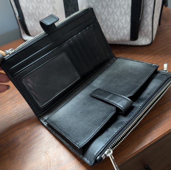 Michael kors backpack and wallet - Picture 7 of 8